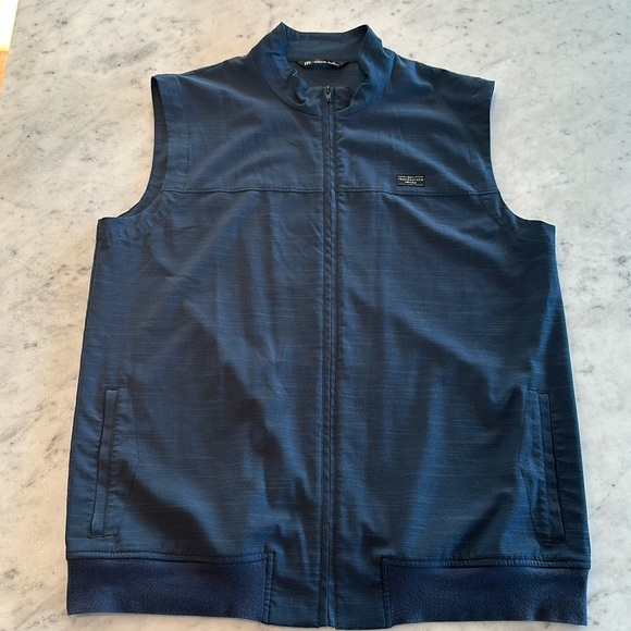 Travis Mathew Vest. Size L - Picture 1 of 4